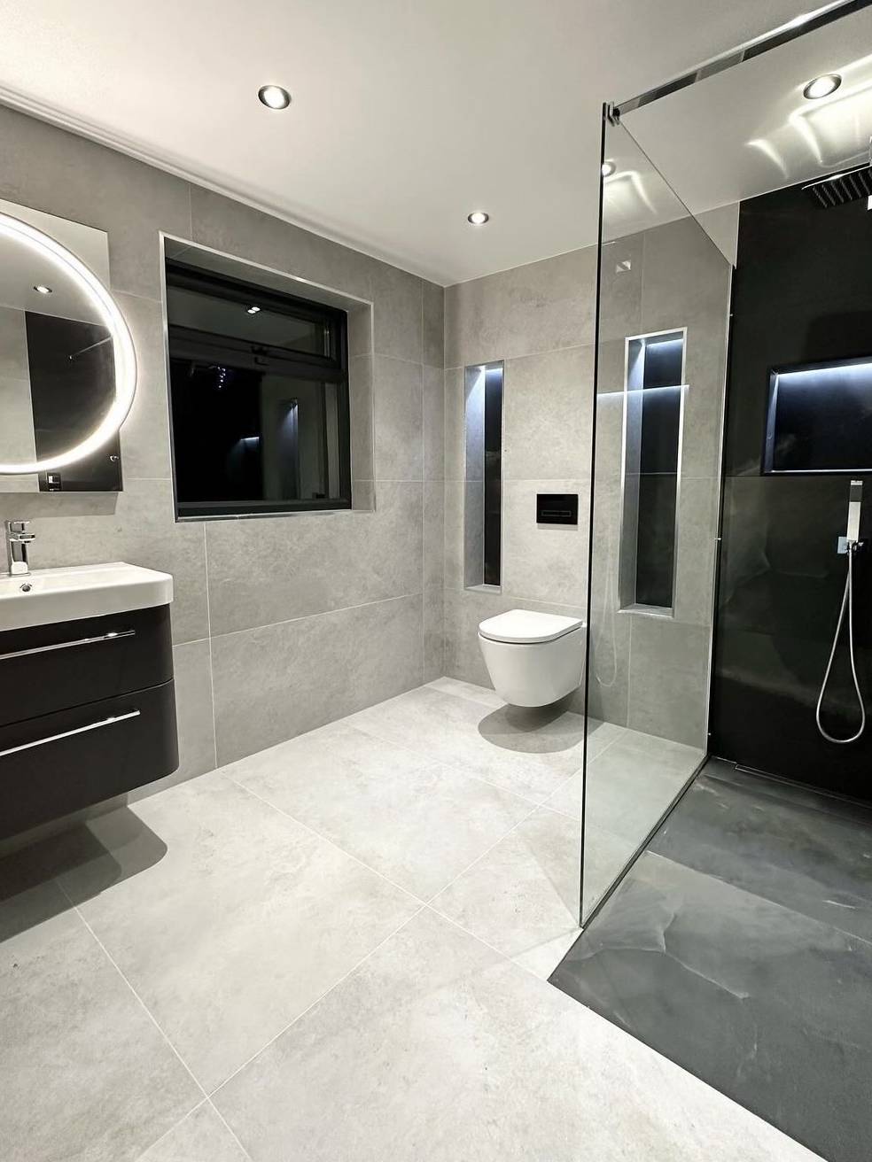 Bathroom with Wetroom