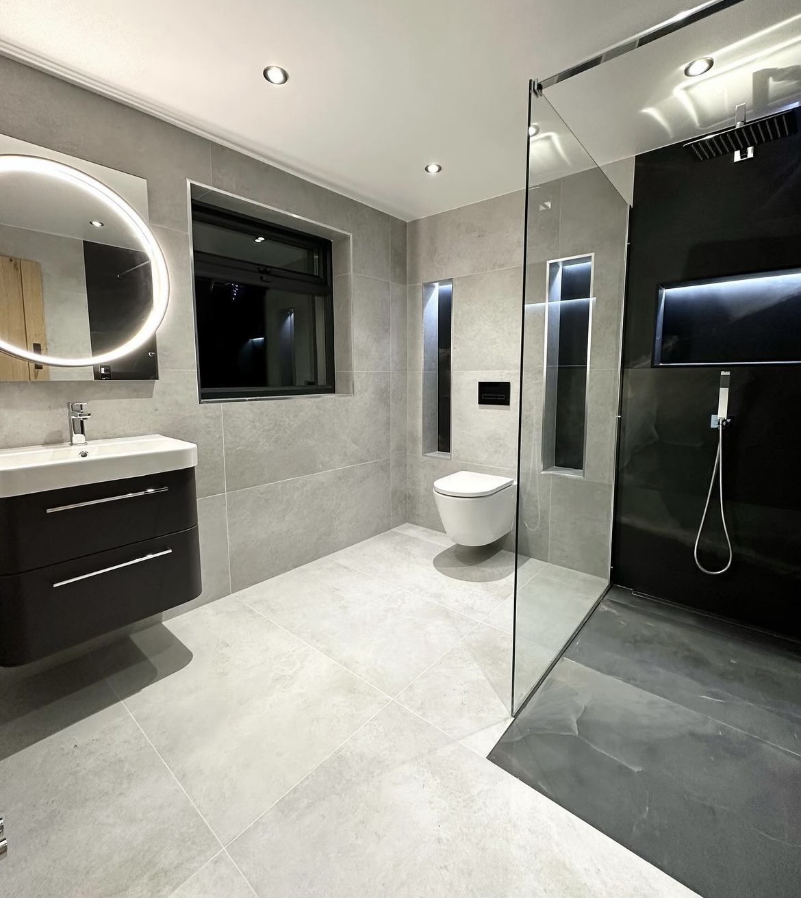 Bathroom with Wetroom